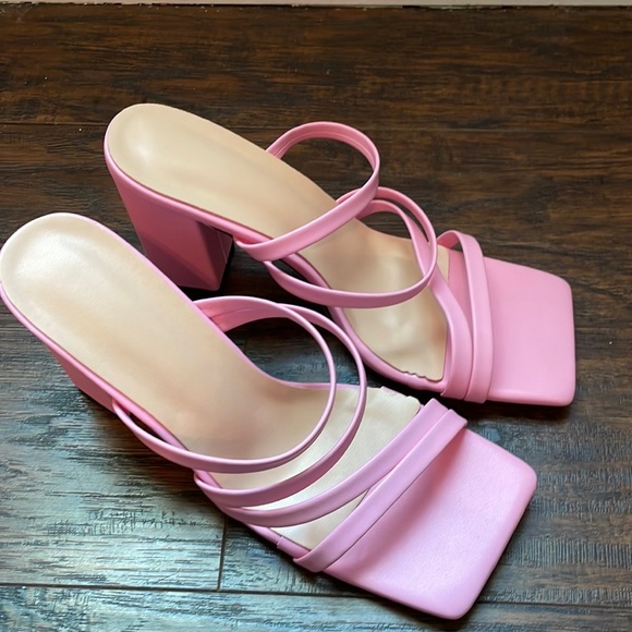 Pink Heels - Picture 2 of 4